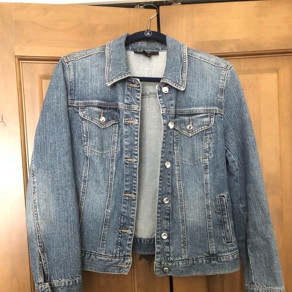 button jean jacket